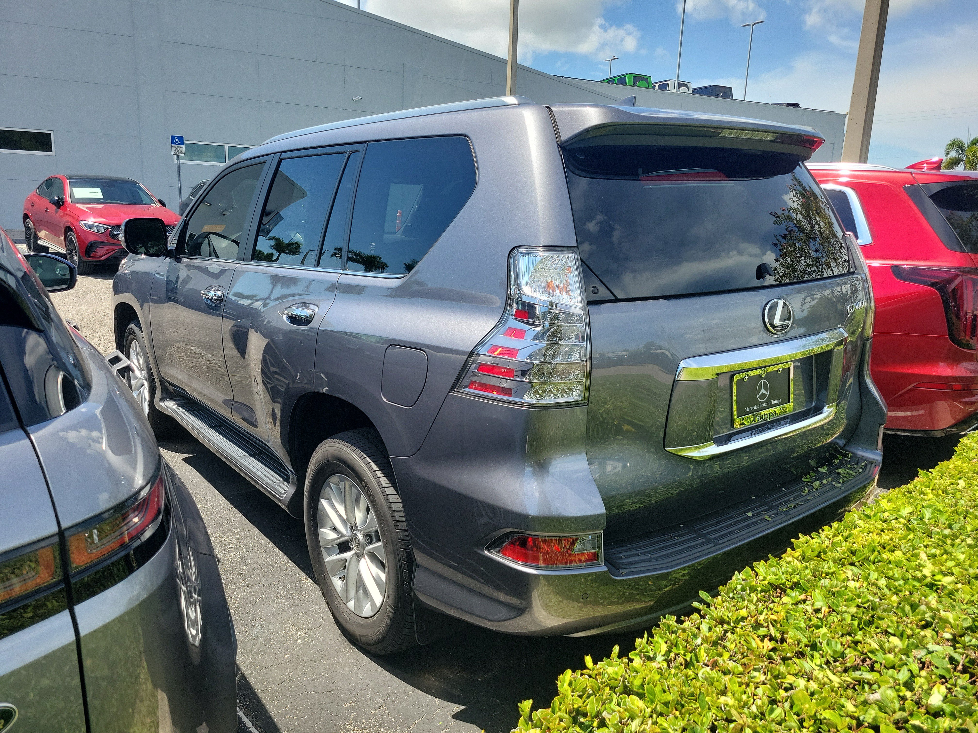 Used 2022 Lexus GX 460 Premium w/ Premium Package AWD/4WD image 4