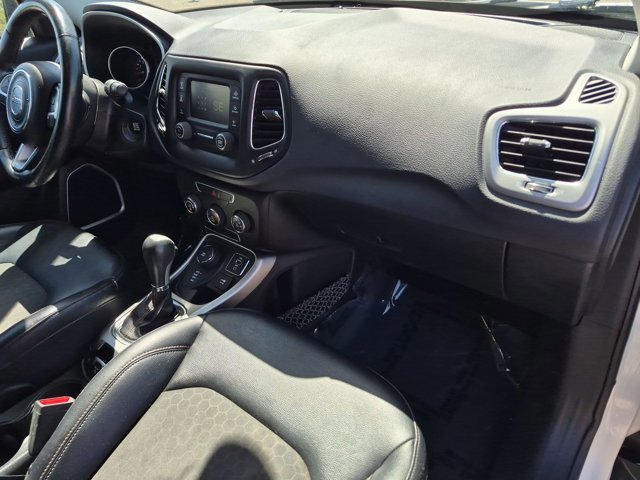 Used 2017 Jeep Compass Latitude AWD/4WD image 29