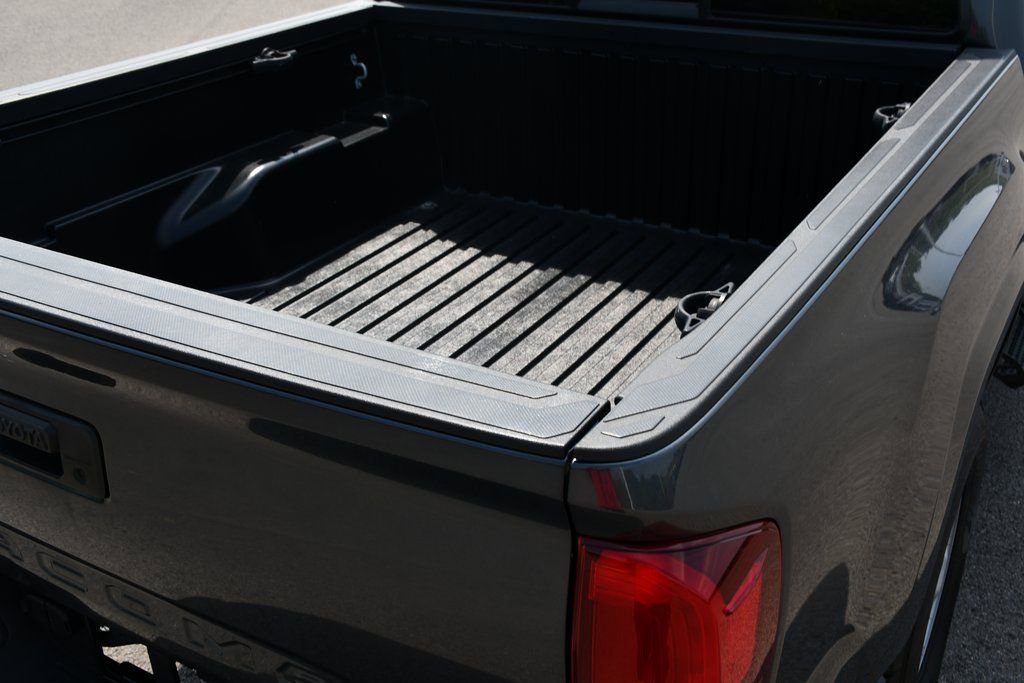 Used 2022 Toyota Tacoma SR image 7