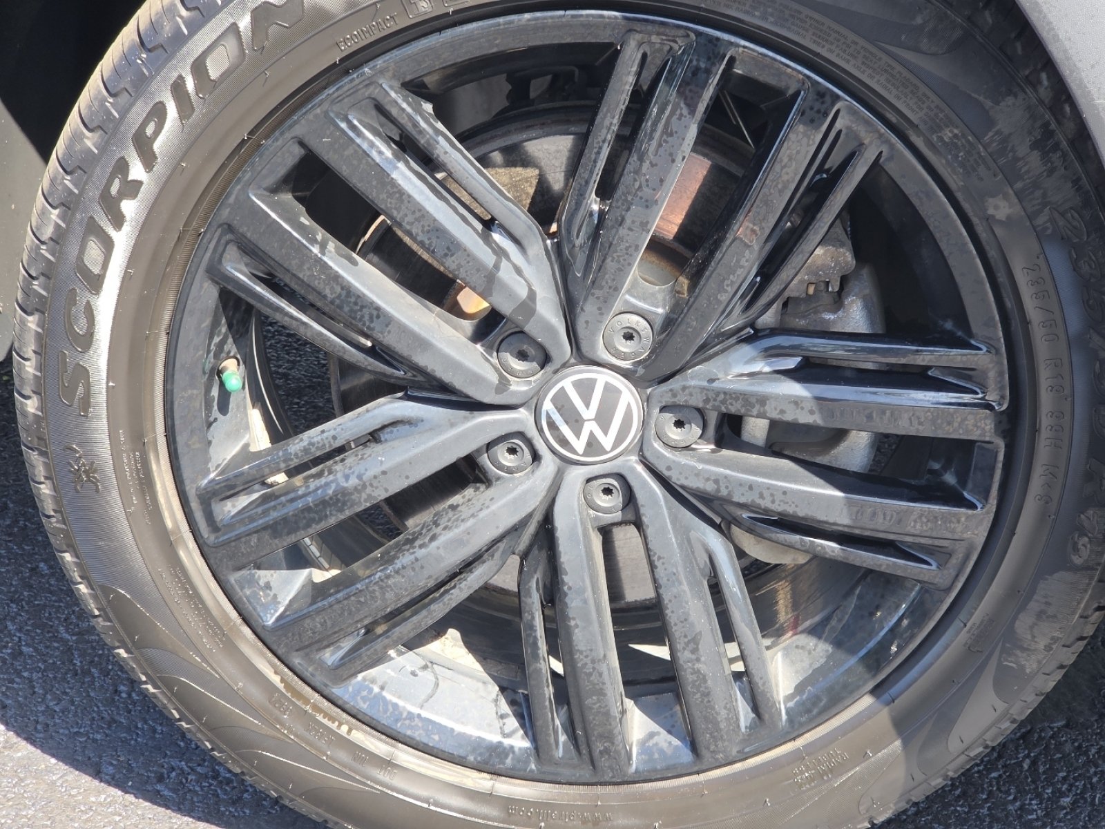 Used 2022 Volkswagen Tiguan SE R-Line AWD/4WD image 9
