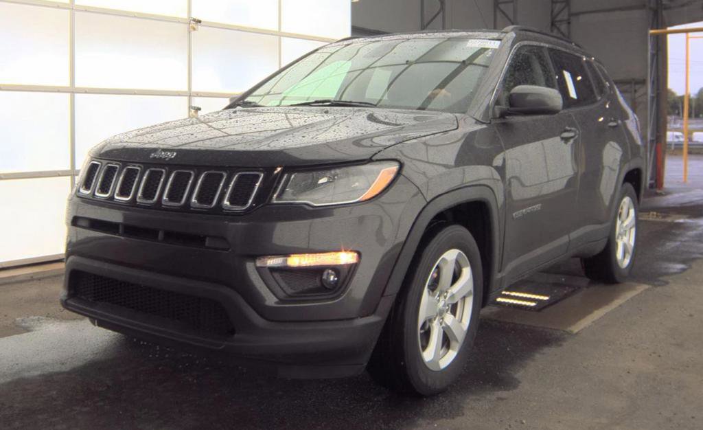 Used 2018 Jeep Compass Latitude FWD image 1