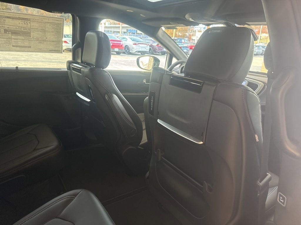 New 2026 Chrysler Pacifica Select image 21