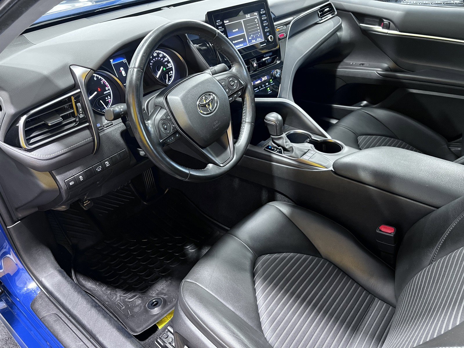 Used 2023 Toyota Camry SE FWD image 13