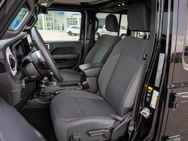 Used 2024 Jeep Wrangler Unlimited Sahara image 21