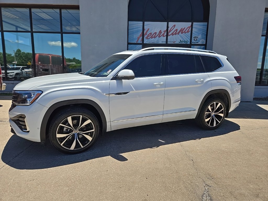 Used 2024 Volkswagen Atlas SEL Premium R-Line AWD/4WD image 4