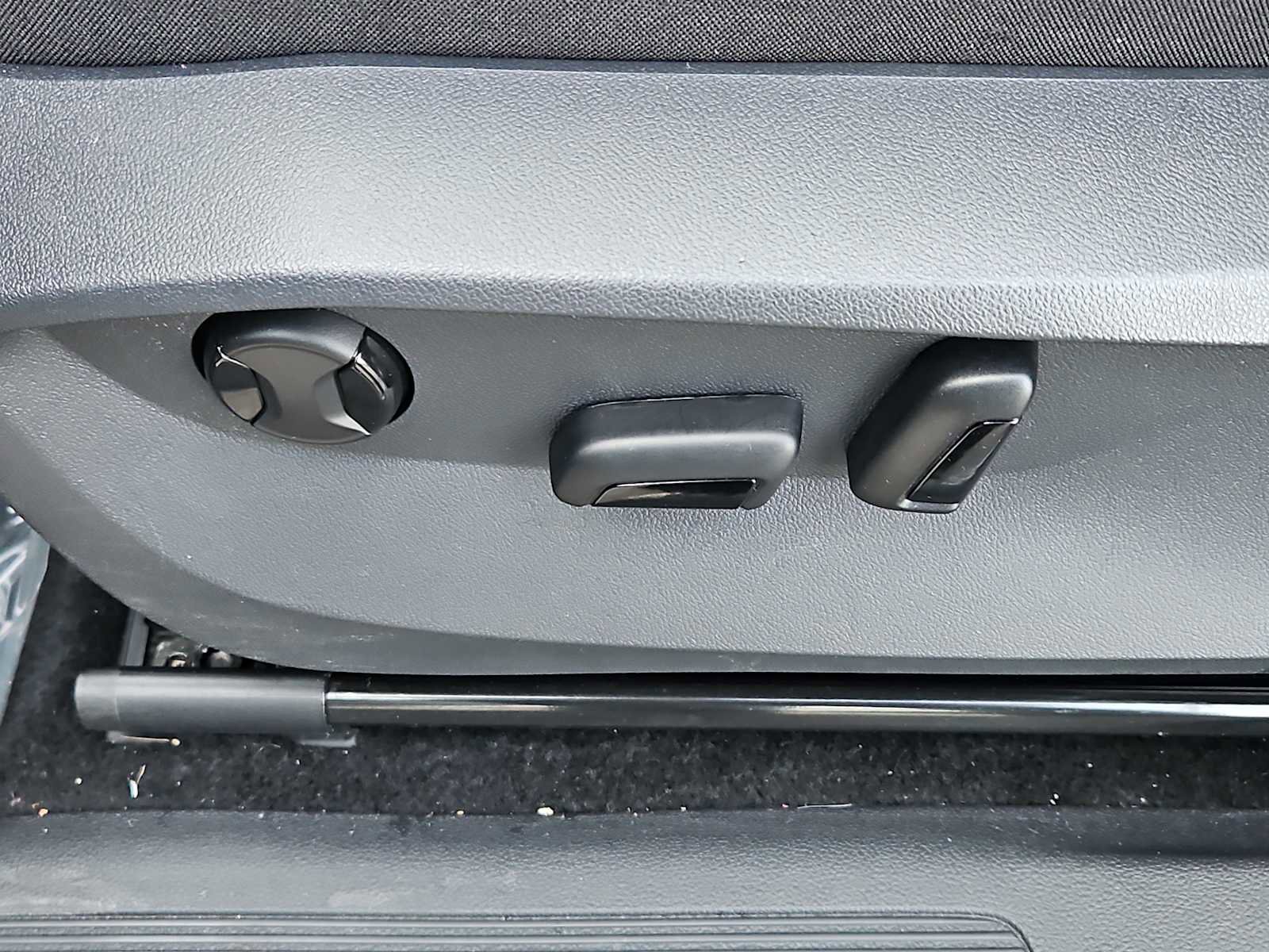 Used 2024 Volkswagen Tiguan Wolfsburg Edition image 21