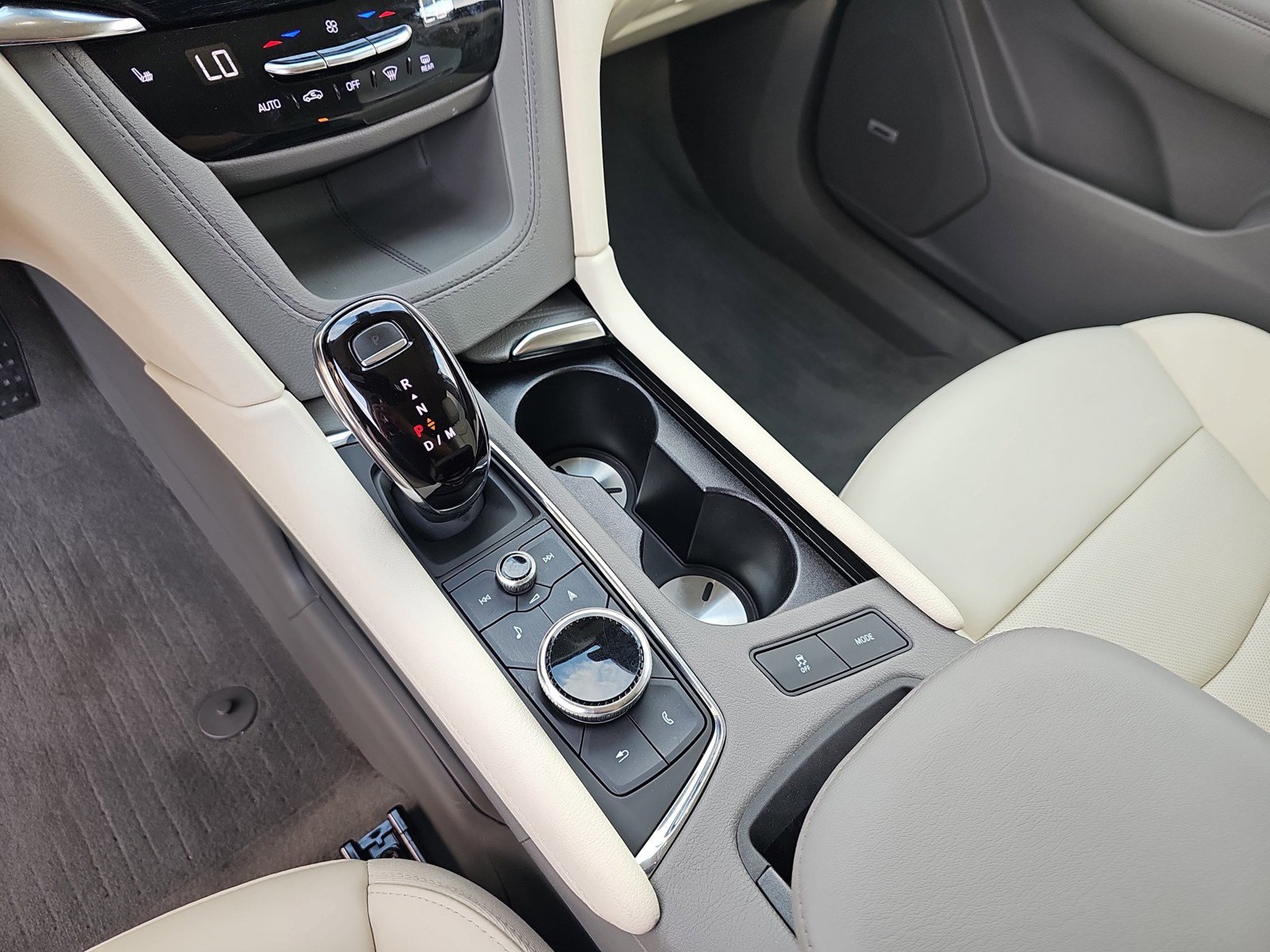 Used 2021 Cadillac XT6 Premium Luxury FWD image 29