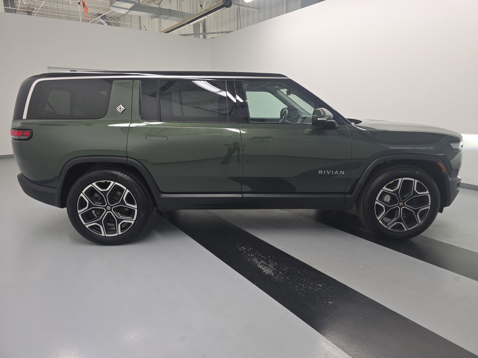Used 2025 Rivian R1S Adventure AWD/4WD image 6
