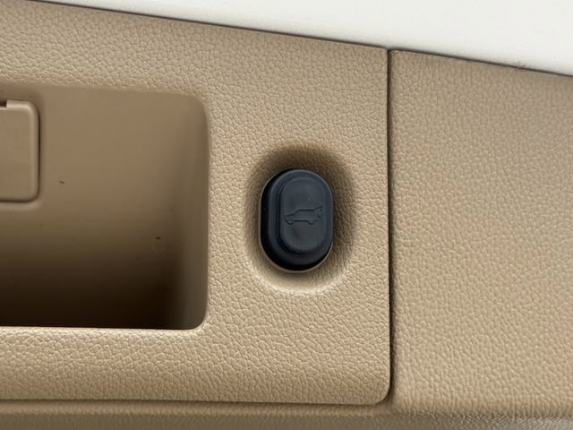 Used 2019 Cadillac Escalade ESV Platinum RWD image 31