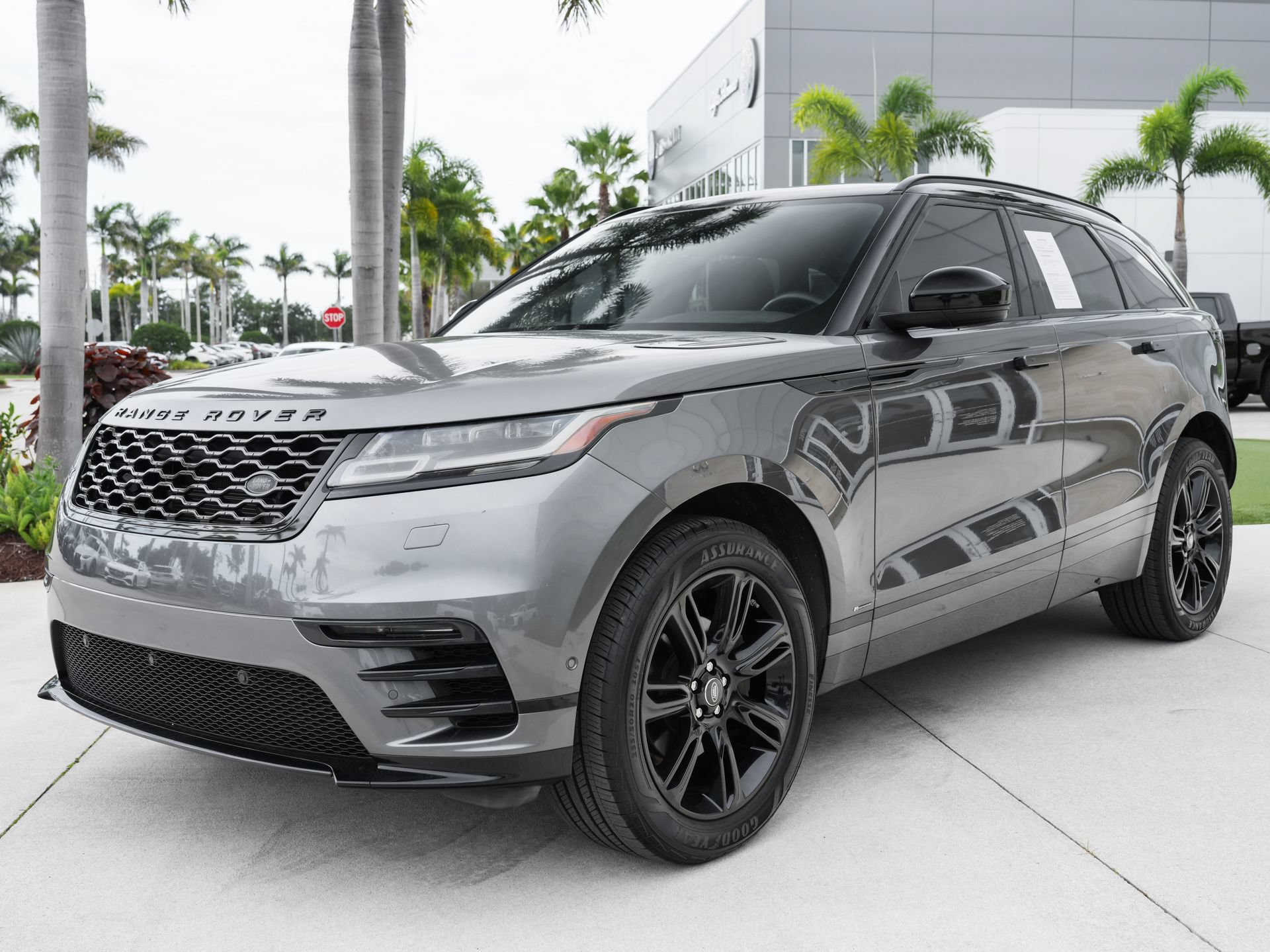 Used 2019 Land Rover Range Rover Velar R-Dynamic SE AWD/4WD image 5