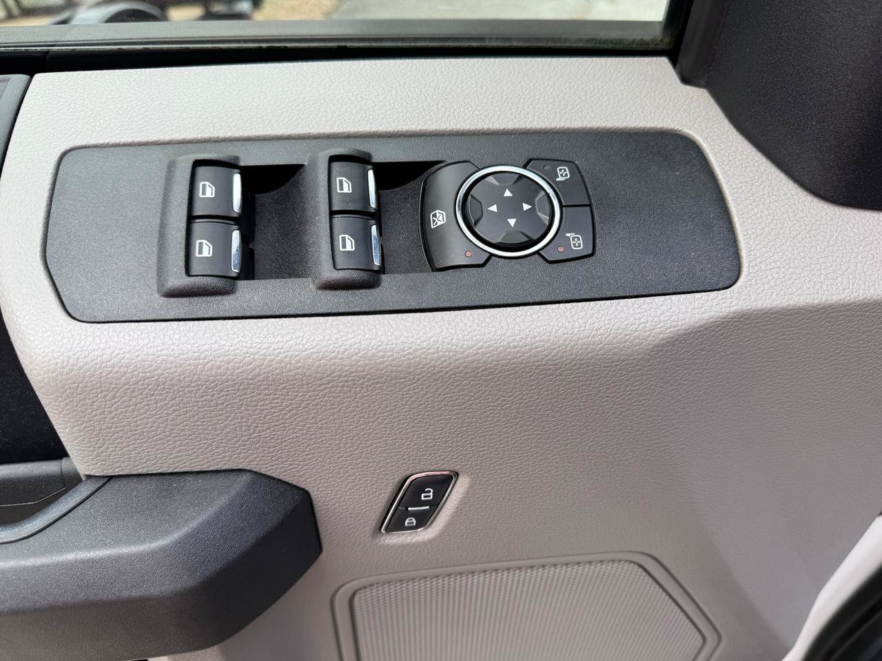 Used 2017 Ford F250 XL w/ Power Equipment Group AWD/4WD image 23