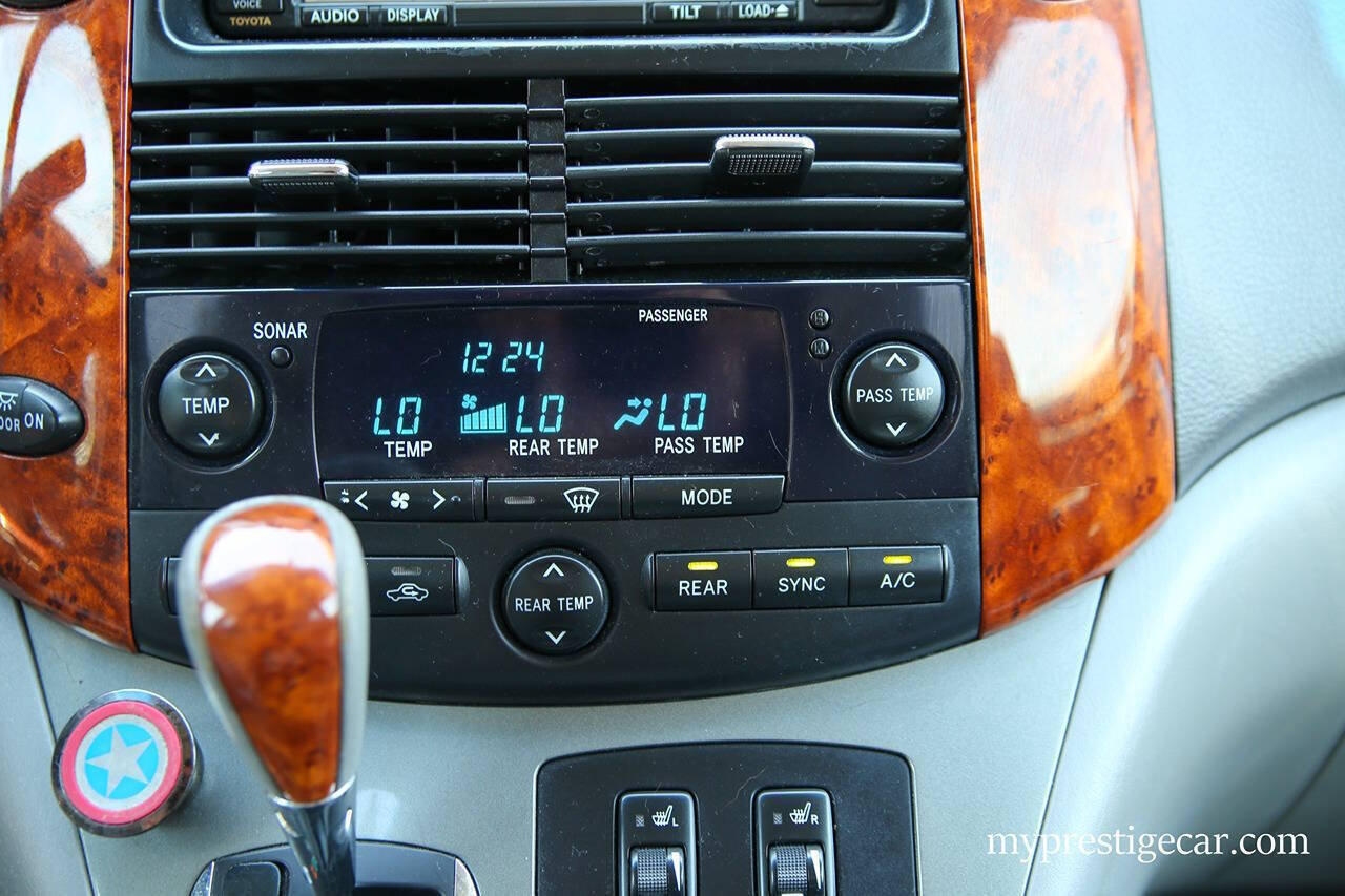 Used 2010 Toyota Sienna XLE Limited w/ XLE Limited Pkg 2 AWD/4WD image 28