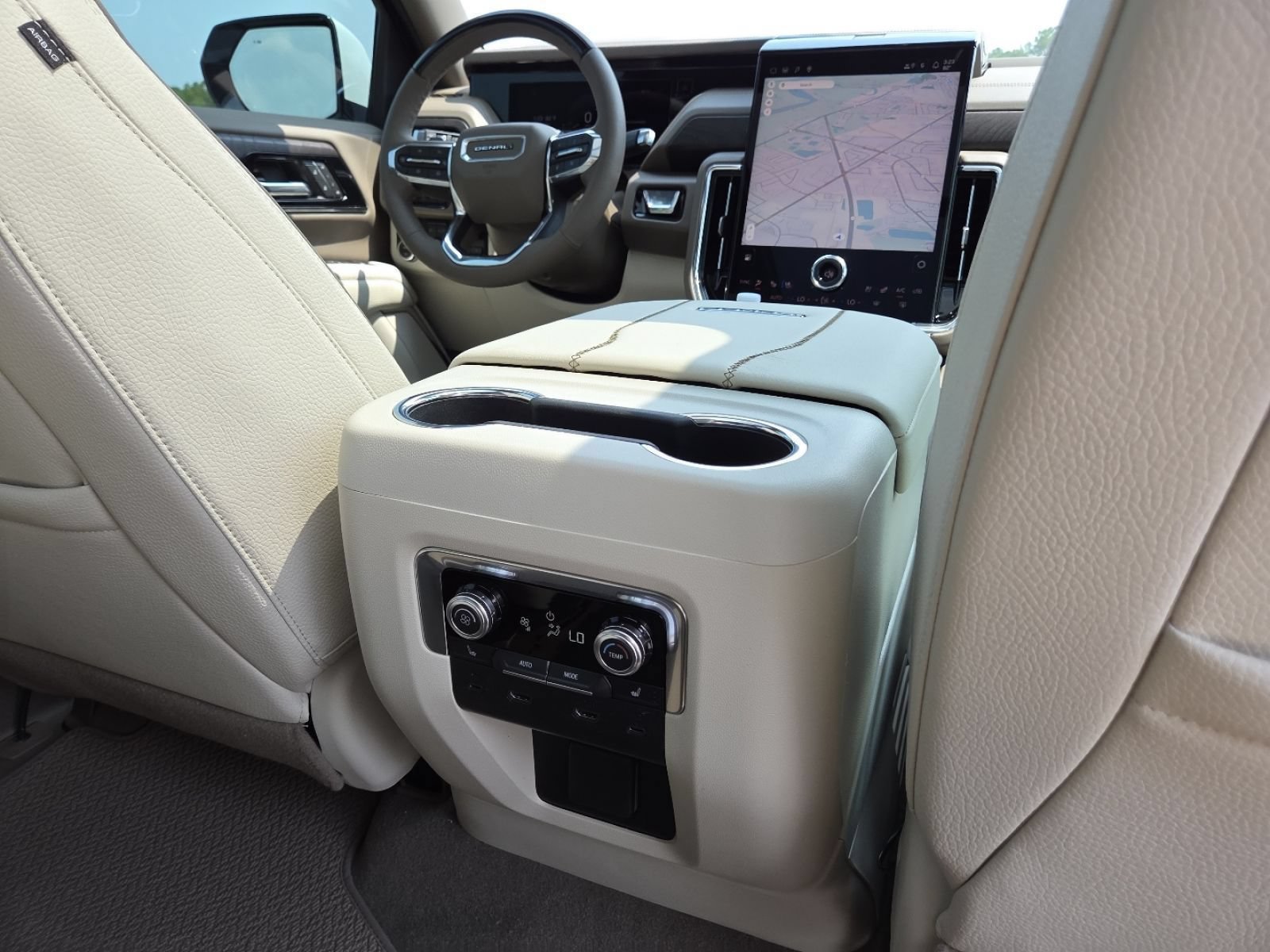 New 2026 GMC Yukon XL Denali w/ Denali Reserve Package AWD/4WD image 28