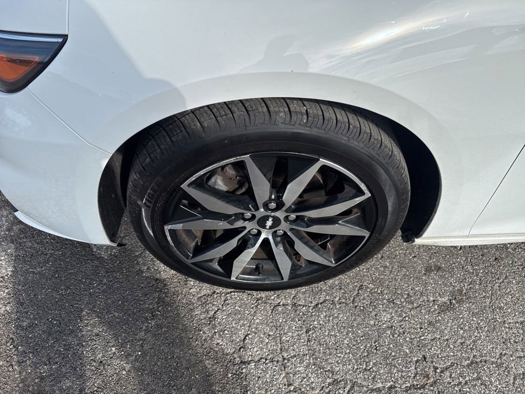 Used 2017 Chevrolet Malibu LT image 14