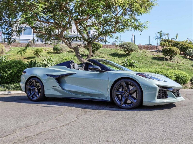 Used 2024 Chevrolet Corvette Z06 RWD image 36