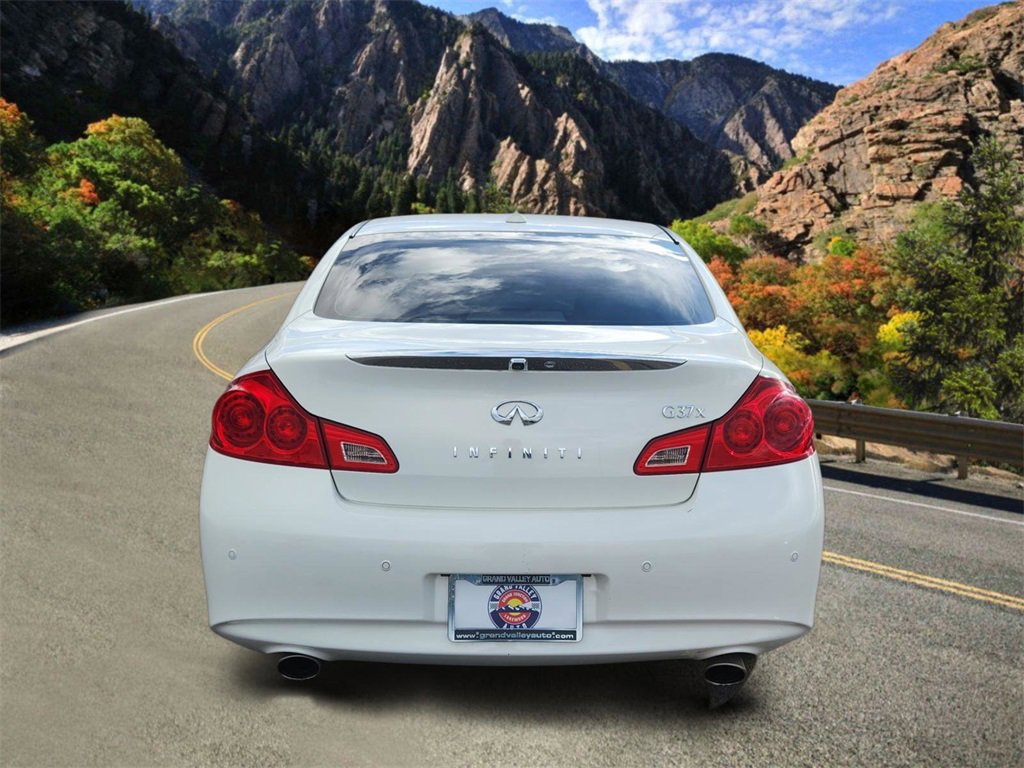 Used 2013 INFINITI G37 x w/ Premium Pkg image 4