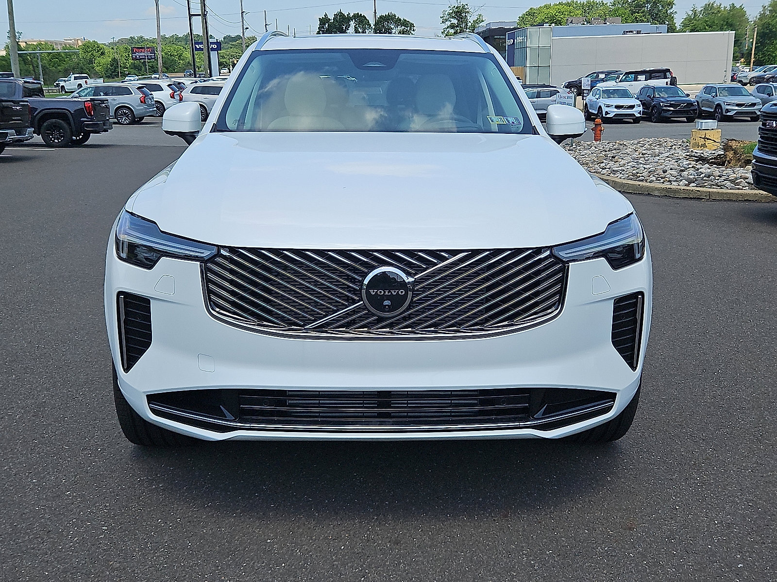 New 2026 Volvo XC90 T8 Ultra w/ Protection Package Premier image 2