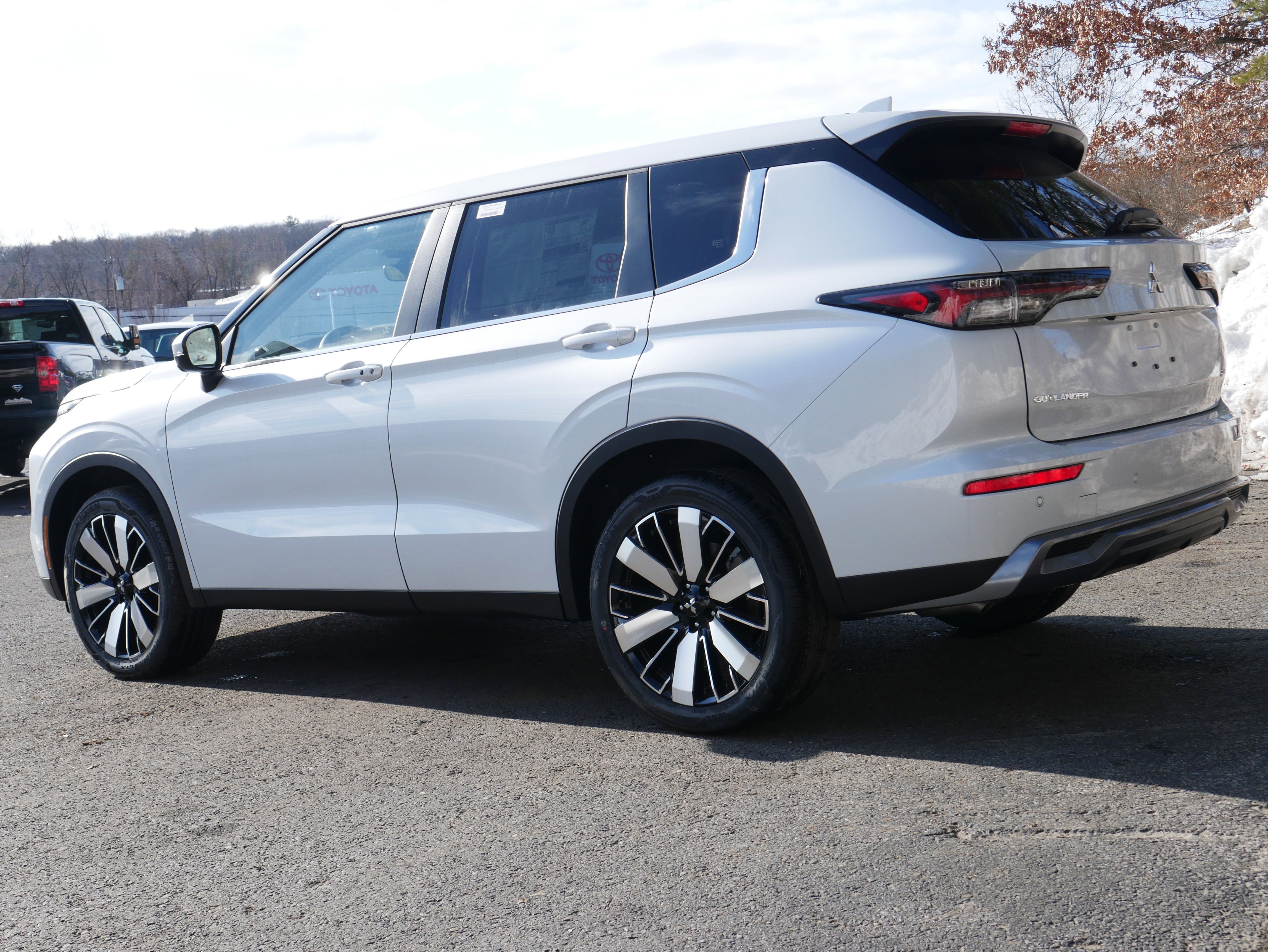 New 2026 Mitsubishi Outlander SE image 4