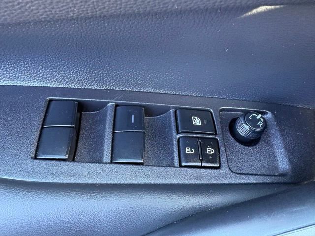 Used 2025 Toyota Corolla SE w/ Convenience Package image 13