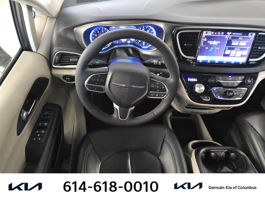 Used 2022 Chrysler Pacifica Touring-L FWD image 16