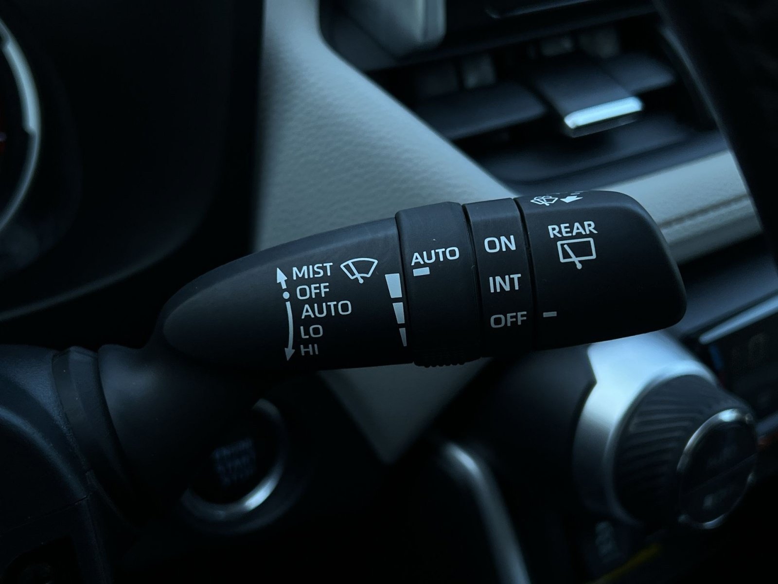 Used 2020 Toyota RAV4 Limited AWD/4WD image 32