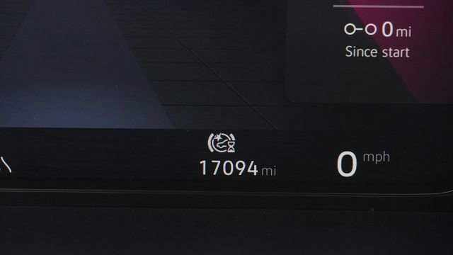 Used 2024 Volkswagen Atlas Cross Sport SEL R-Line image 33