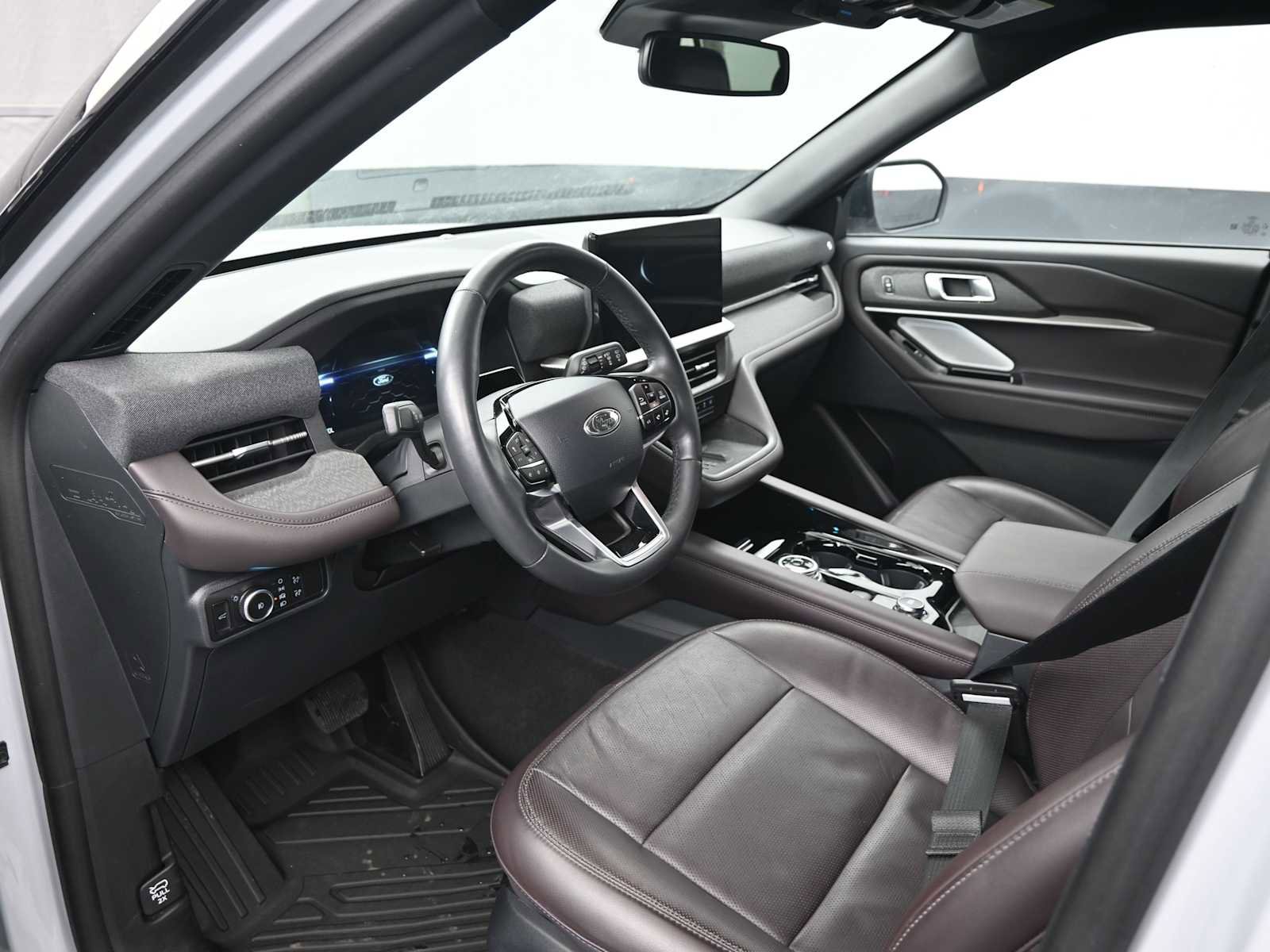 Used 2025 Ford Explorer Platinum image 11