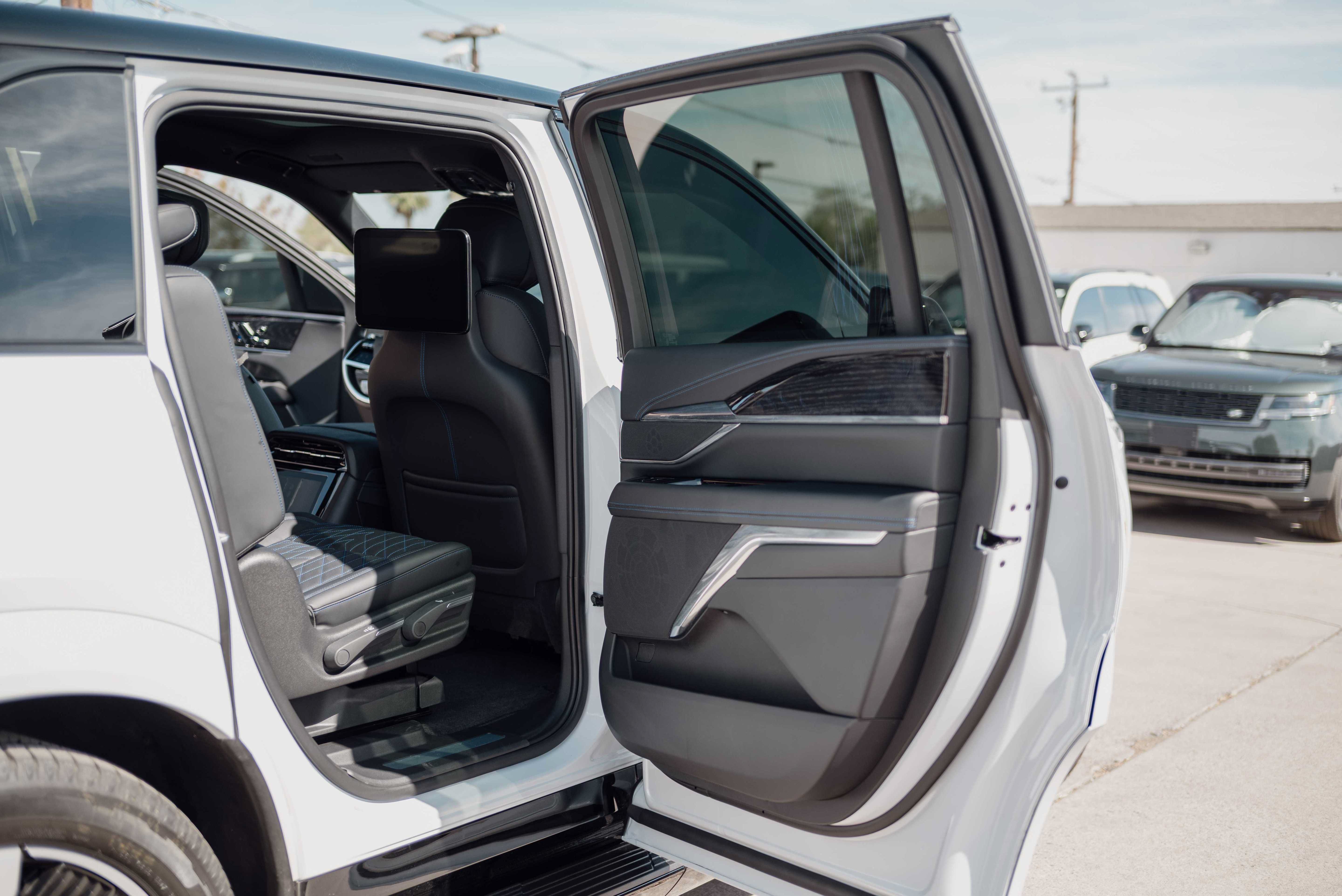 Used 2026 Cadillac Escalade IQ Sport 1 AWD/4WD image 17