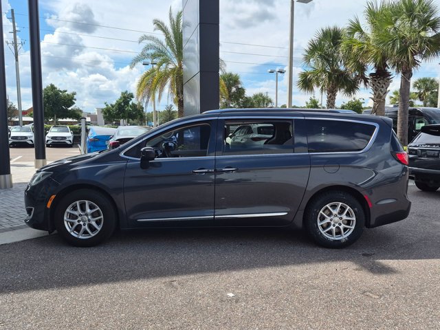 Used 2020 Chrysler Pacifica Touring-L FWD image 6