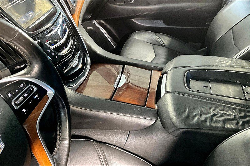 Used 2016 Cadillac Escalade Luxury AWD/4WD image 11