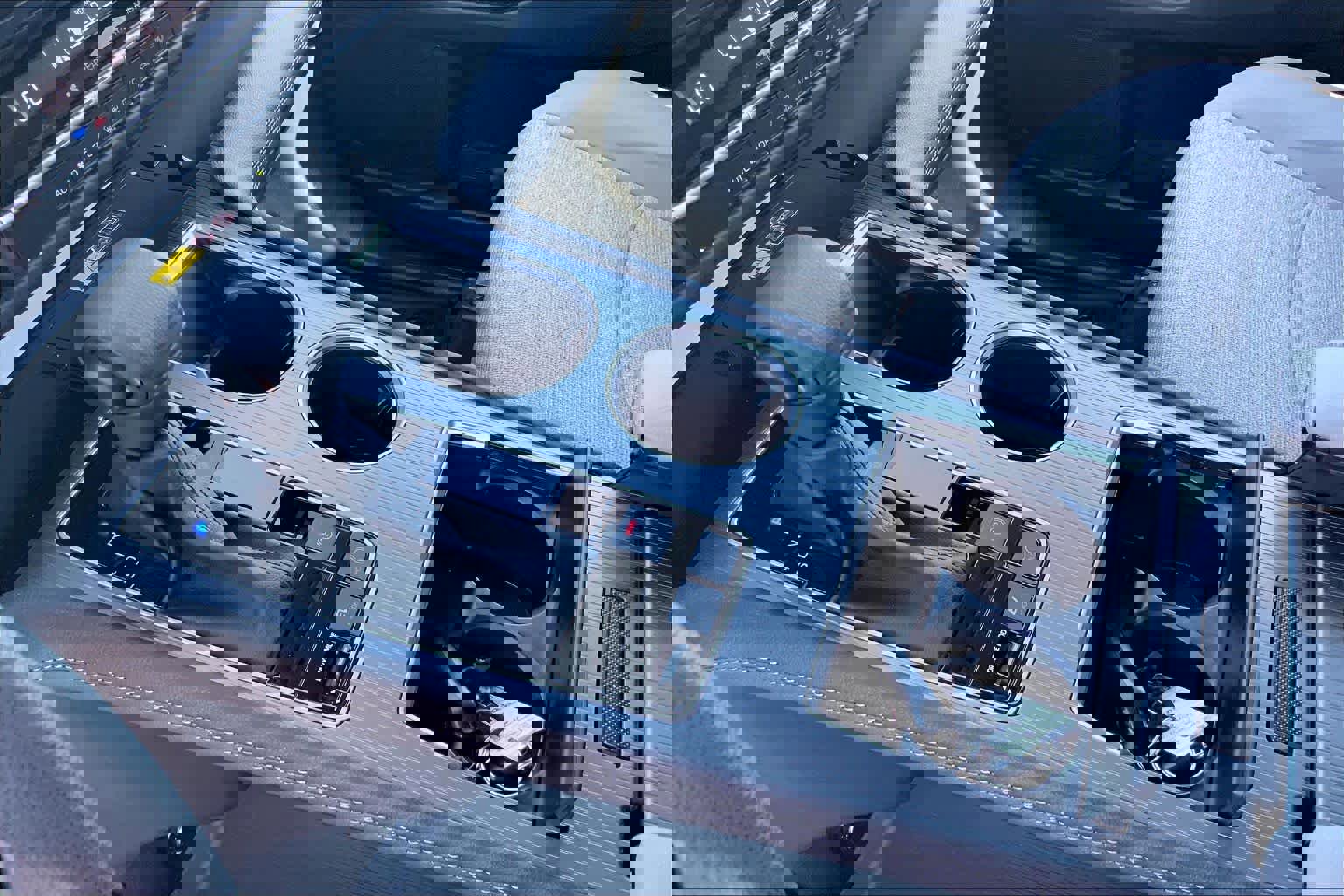 Used 2025 Toyota Sienna LE w/ LE Plus Package image 16