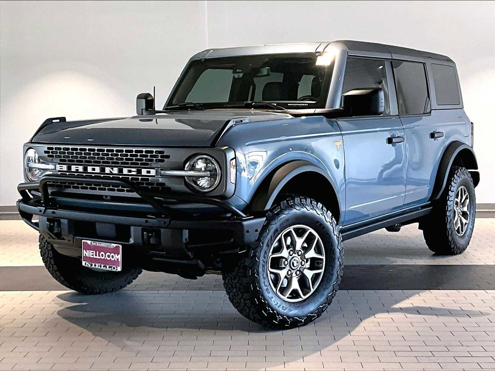 Used 2024 Ford Bronco Badlands image 1