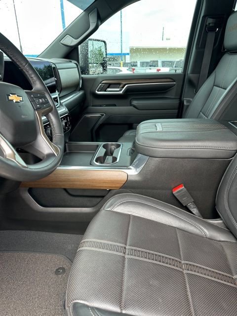 Used 2024 Chevrolet Silverado 2500 High Country w/ High Country Premium Package AWD/4WD image 45