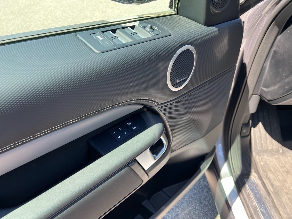 New 2026 Land Rover Discovery Limited Edition AWD/4WD image 10