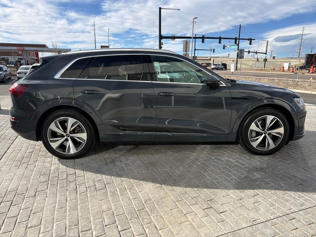 Used 2024 Audi Q8 e-tron Premium Plus w/ Premium Plus Package image 6