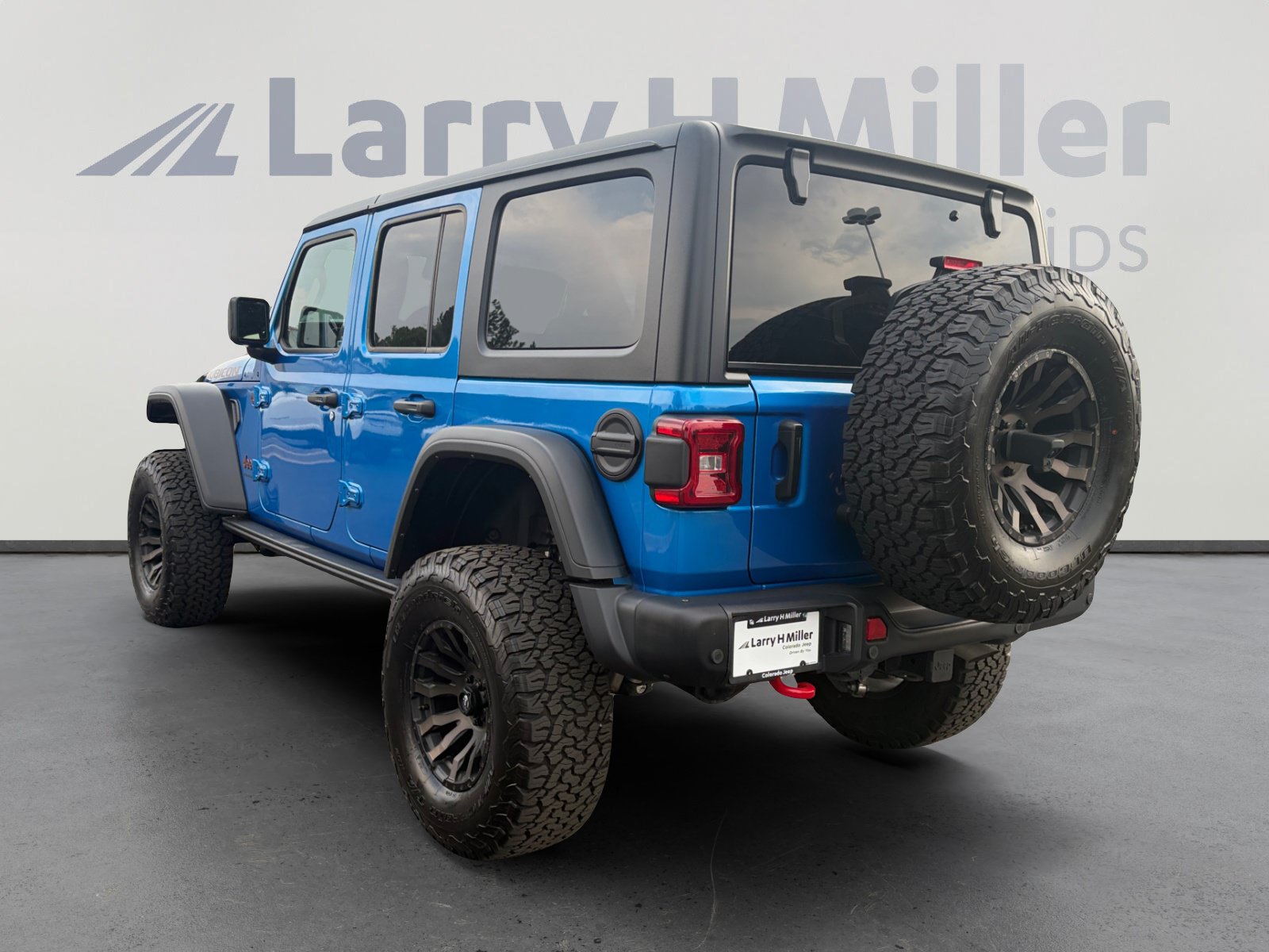 Used 2025 Jeep Wrangler Unlimited Rubicon w/ Steel Bumper Group AWD/4WD image 3