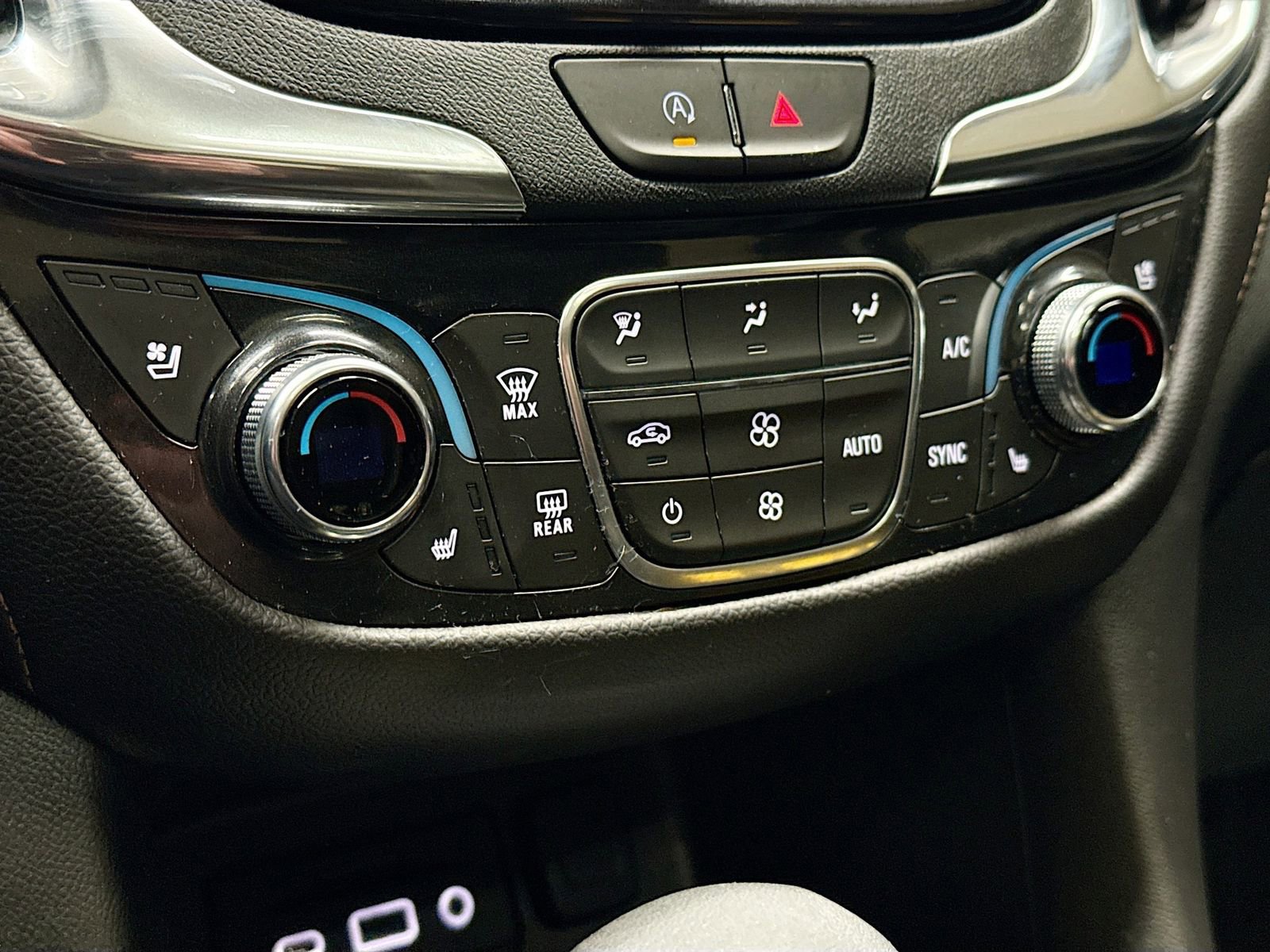 Used 2023 Chevrolet Equinox Premier AWD/4WD image 19