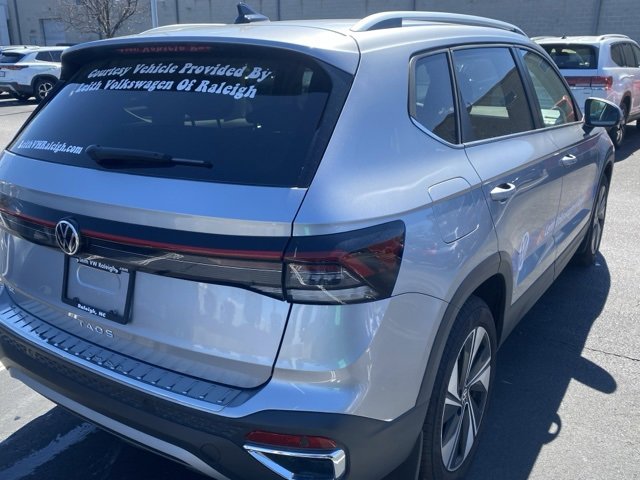Used 2025 Volkswagen Taos SE image 11