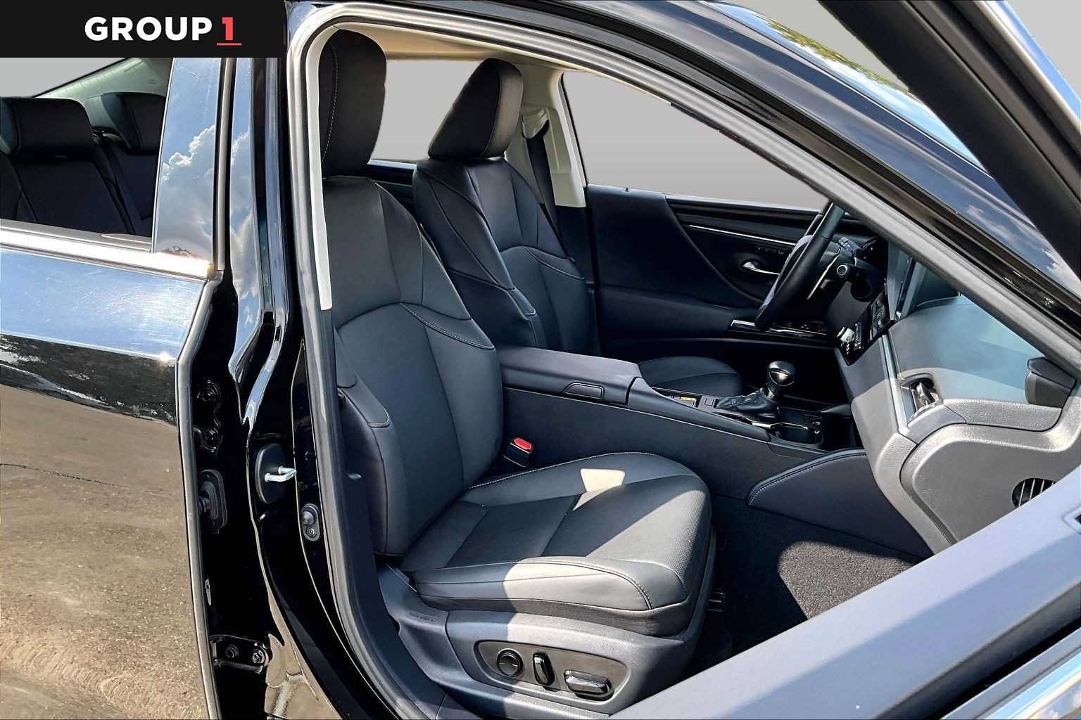 Certified 2024 Lexus ES 350 w/ Premium Package FWD image 8