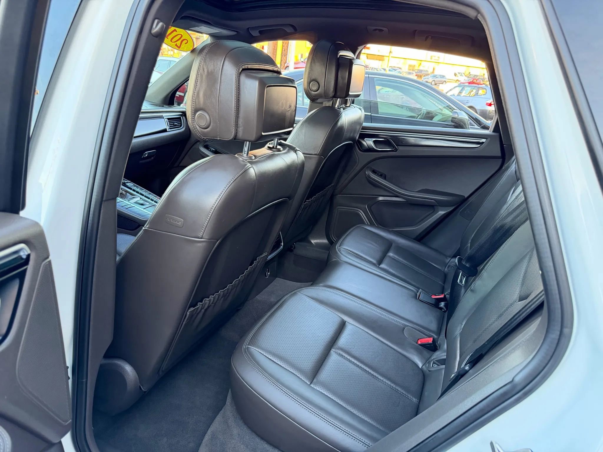 Used 2018 Porsche Macan Sport Edition image 43