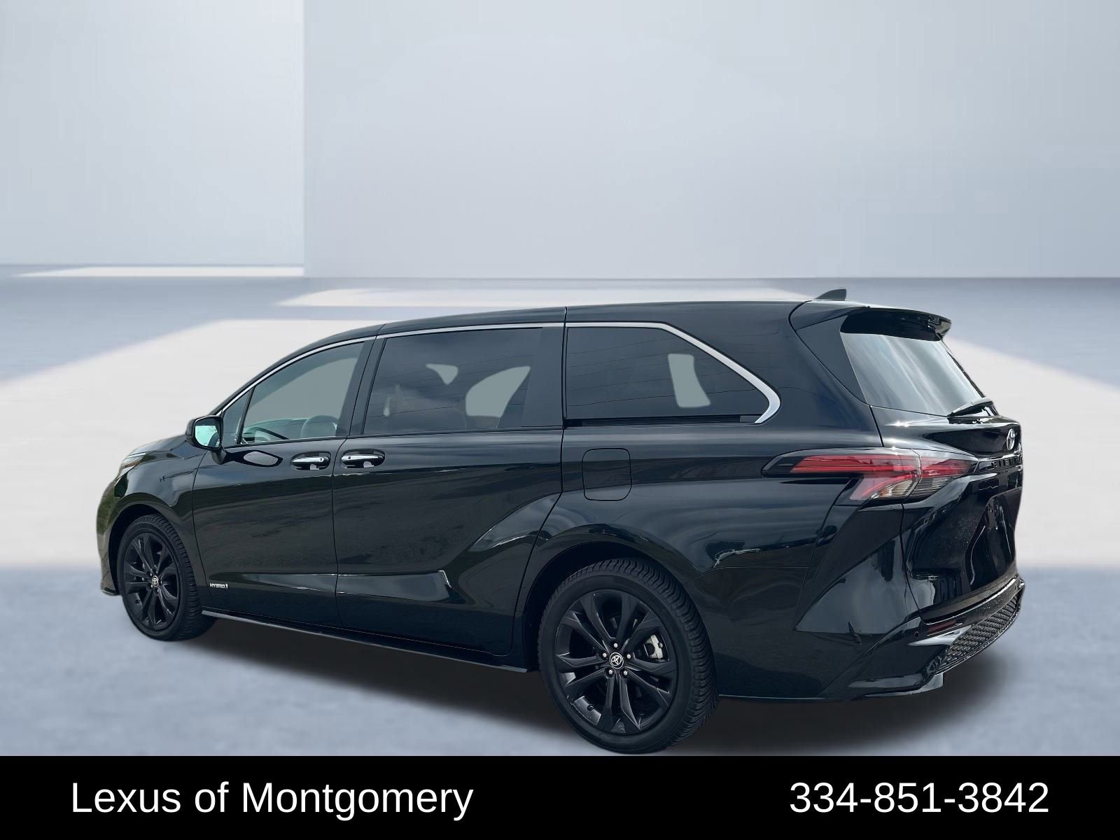 Used 2021 Toyota Sienna XSE image 4