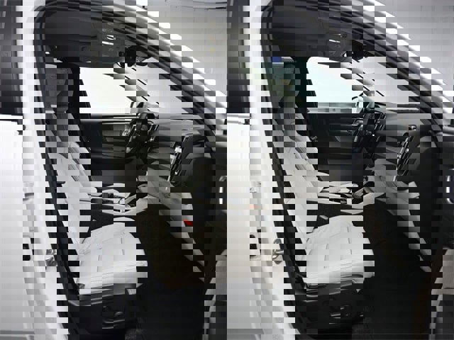 New 2025 Volvo XC40 B5 Plus w/ Protection Package Premier image 27