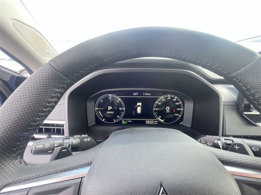 New 2025 Mitsubishi Outlander SE image 15