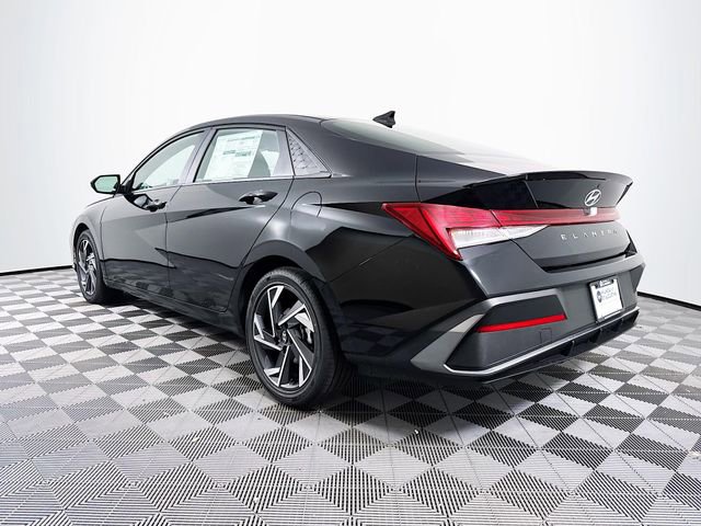 New 2025 Hyundai Elantra SEL image 3