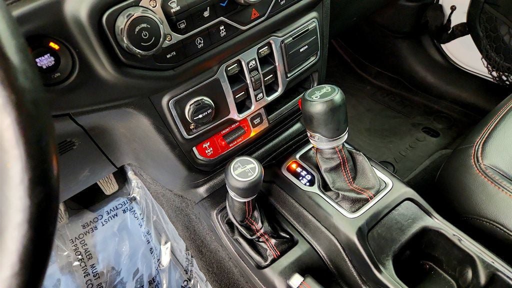 Used 2018 Jeep Wrangler Unlimited Rubicon AWD/4WD image 17