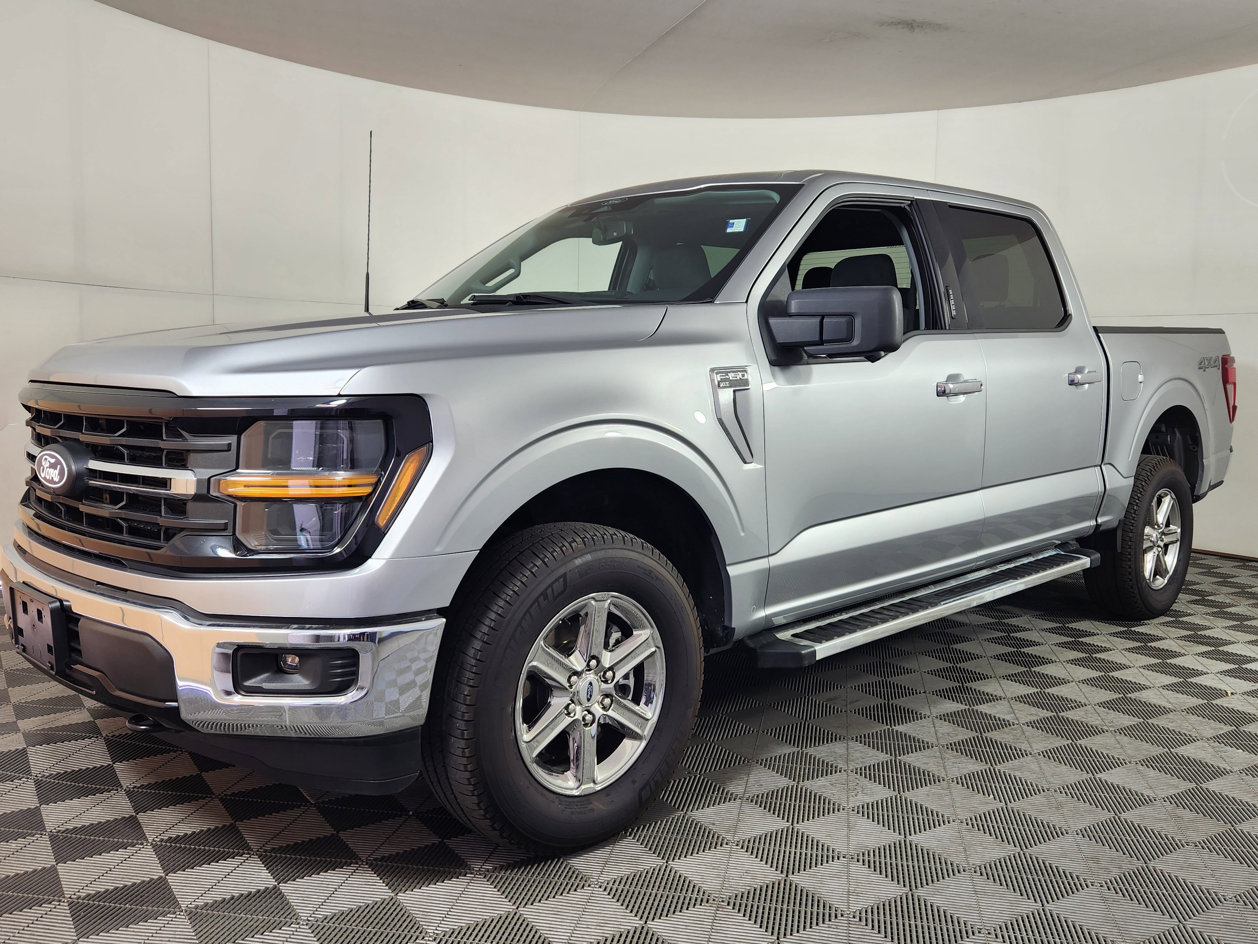 Used 2024 Ford F150 XLT image 3