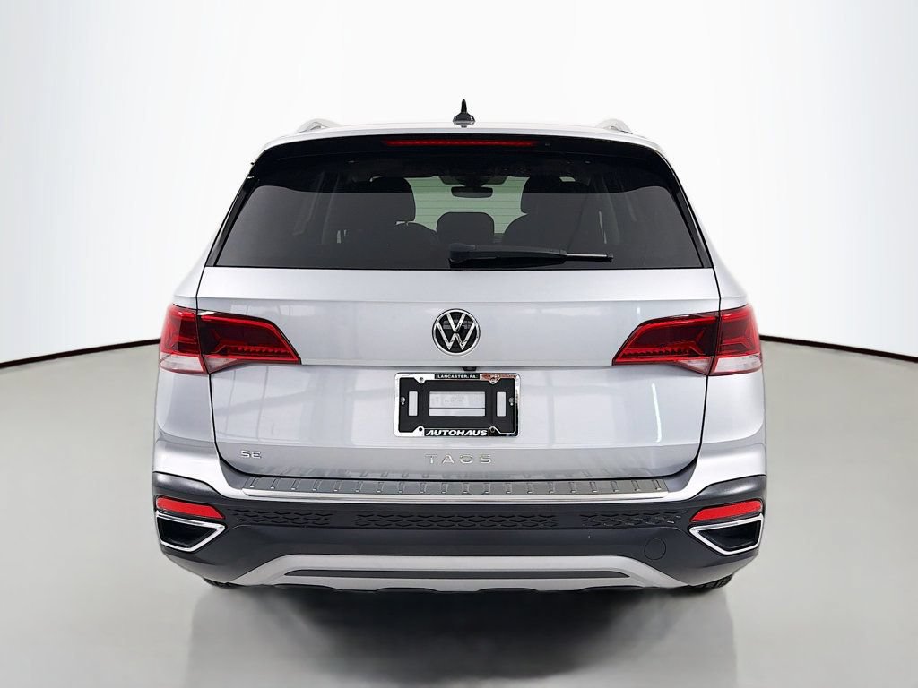 Used 2023 Volkswagen Taos SE w/ Panoramic Sunroof Package FWD image 6