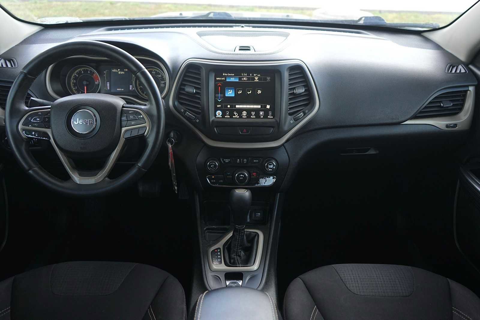 Used 2017 Jeep Cherokee Latitude w/ Comfort & Sound Group FWD image 10