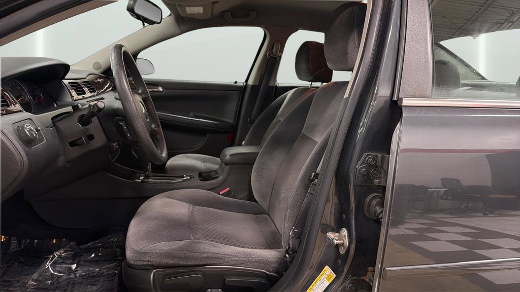 Used 2016 Chevrolet Impala LT image 23