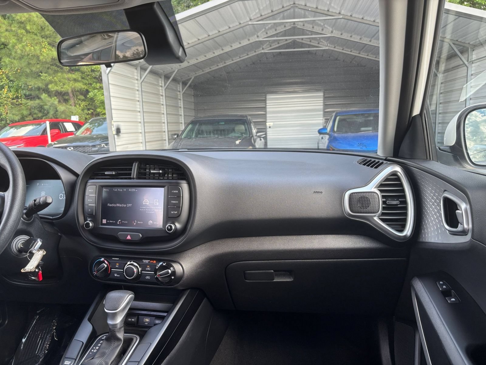 Used 2025 Kia Soul LX w/ LX Technology Package FWD image 32